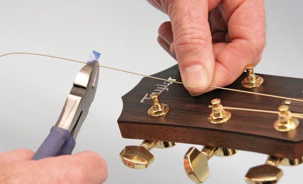 Guitar strings - Trim the D String to size