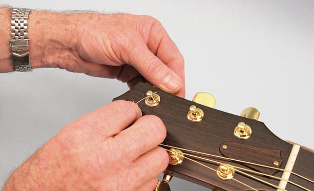 Guitar strings - Cut and Install the Treble Strings