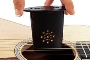 Acoustic guitar humidifier