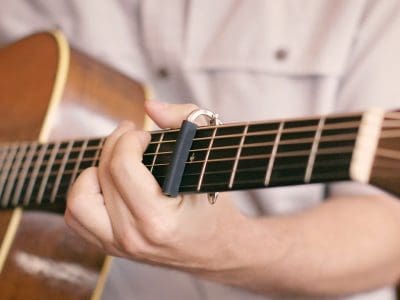 How to fit a capo 5th fret